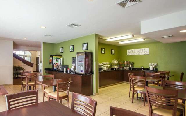 Sleep Inn & Suites Niantic North