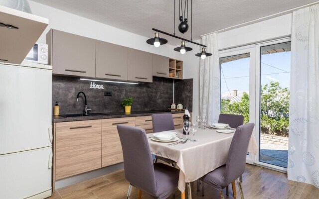 Nice Home in Karlobag With Wifi and 2 Bedrooms