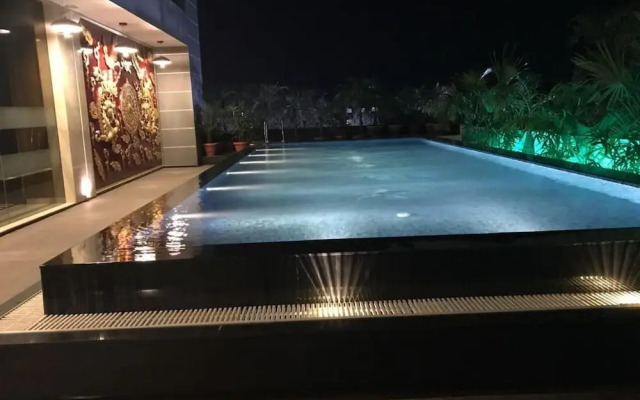 Hotel Saffron Crest