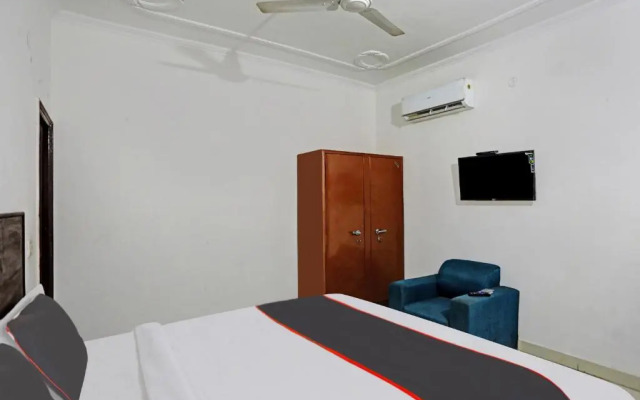 Collection O Mayank Guest House Near ISKCON Temple Noida