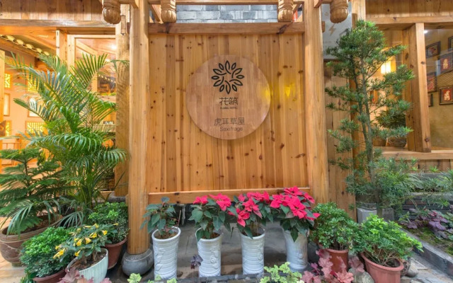 Floral Hotel Fenghuang Huercaowu