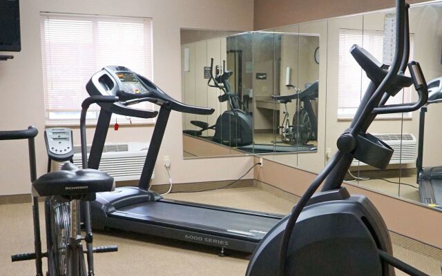 Quality Inn & Suites Watertown near Prairie Lakes Ice Arena