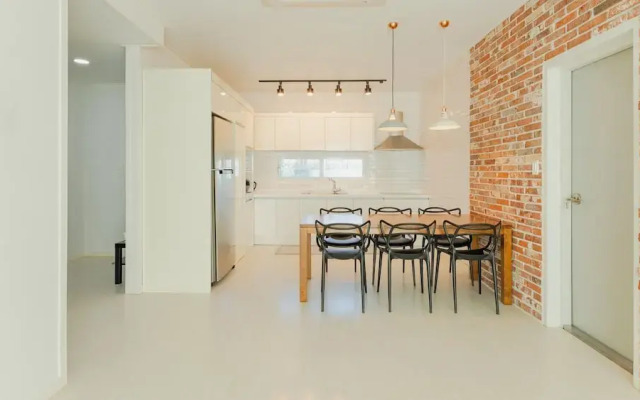 Jeju Pureunbada Pet Dokchae Pension