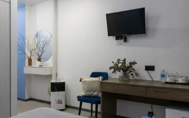 Nomera near Ermitazh