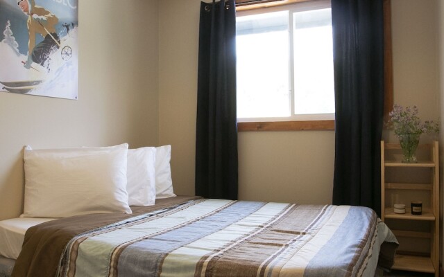 4 Bedroom Apartment near Blue Mountain Village, Private Beach Access, BBQ, Petfriendly