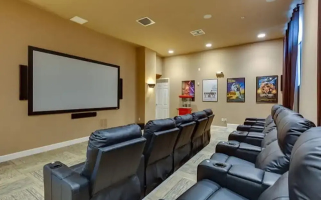 Private Pool Workspace Near All Attractions