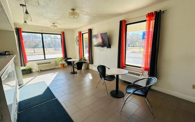 Super 7 Inn Tupelo
