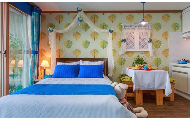 Yangyang Seaglow Rainbow Pension