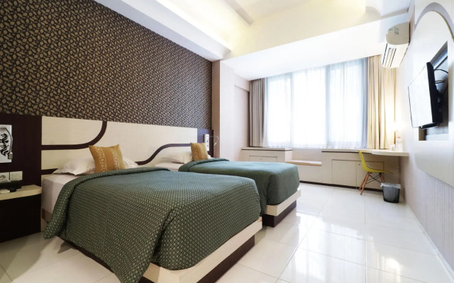 Dewarna Hotel & Convention