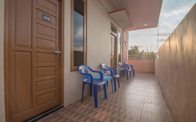 RedDoorz Plus near Syamsudin Noor Airport 3