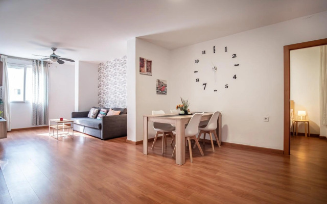 FAMILY FLAT CLOSE to the CENTER