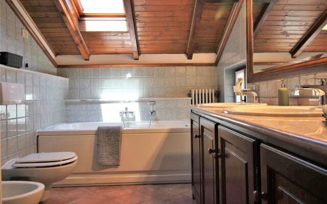 A Lovely Picture on the Lake