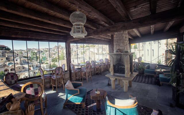 Elika Cave Suites & Spa