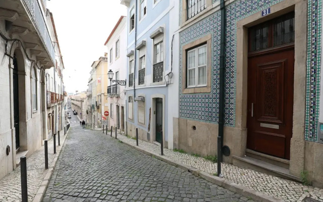 Rustic Flat at Lisbon's Heart