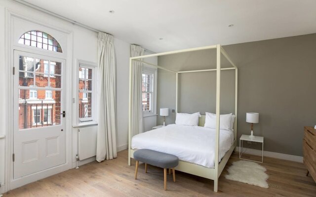 Luxury 2BR Penthouse in West Kensington W/terrace