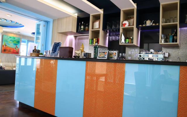 Apo Hotel