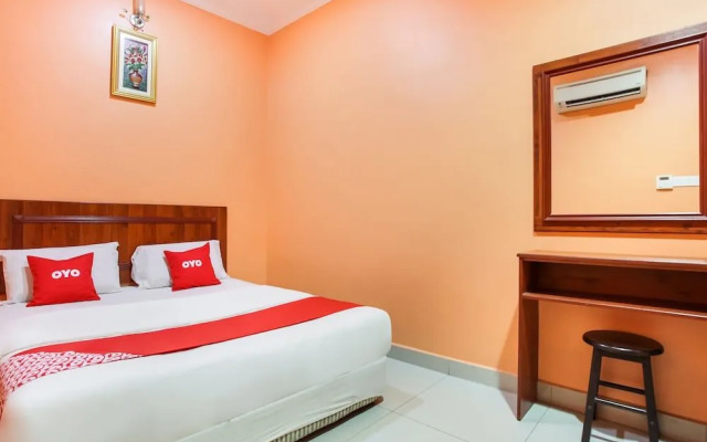 OYO 89470 My Town Hotel