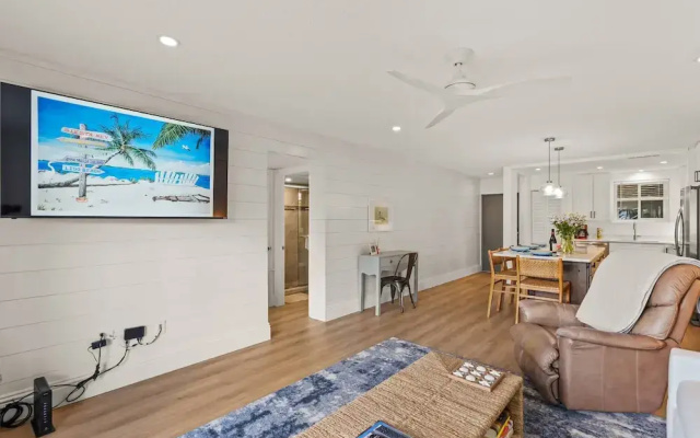 Kingston Arms Modern 1BR On Lido Key