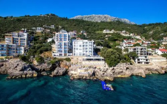 Nautilus Apartments