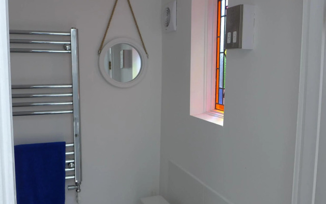 Sea Glimpses with free parking and garden