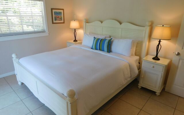 Pines & Palms Resort