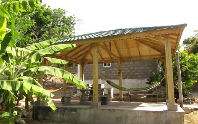 Sunshine Lodge- Your Home Away From Home