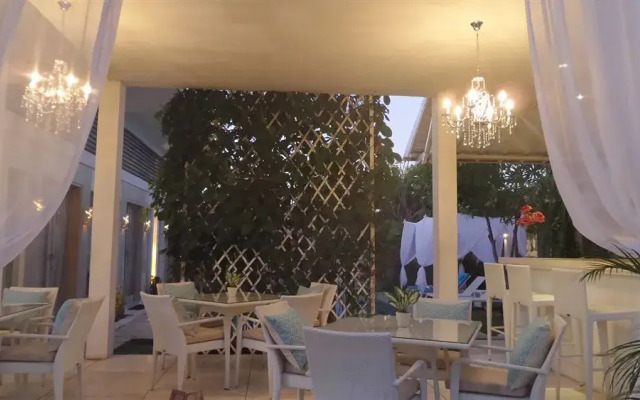 La Cabana Hotel and Villas