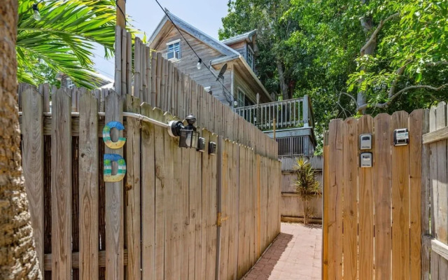 Sea Breeze by Brightwild Off-street Parking