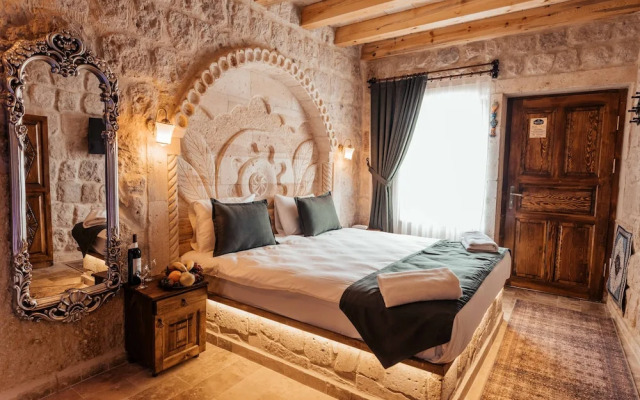Bayar Cave Suites