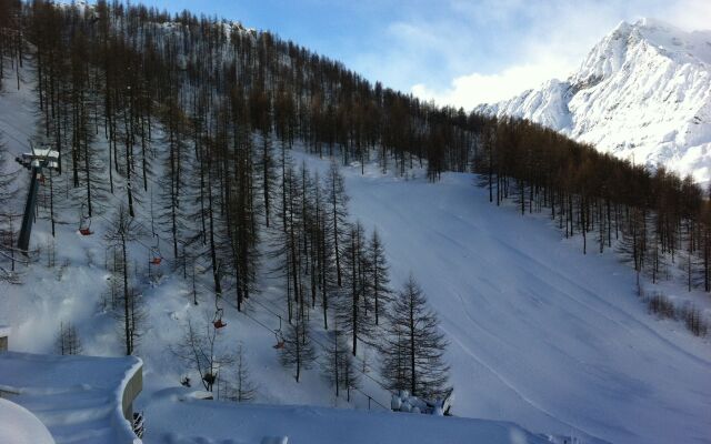 Front Ski slope Cervinia Apartments