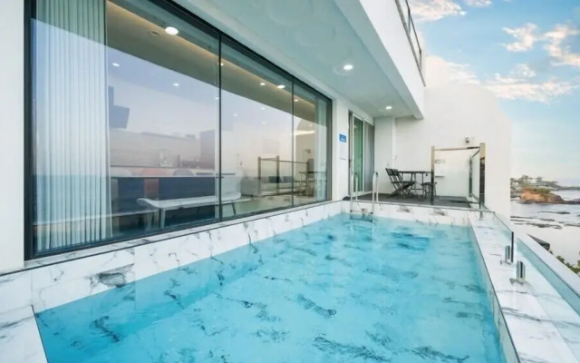 ON Pool Villa