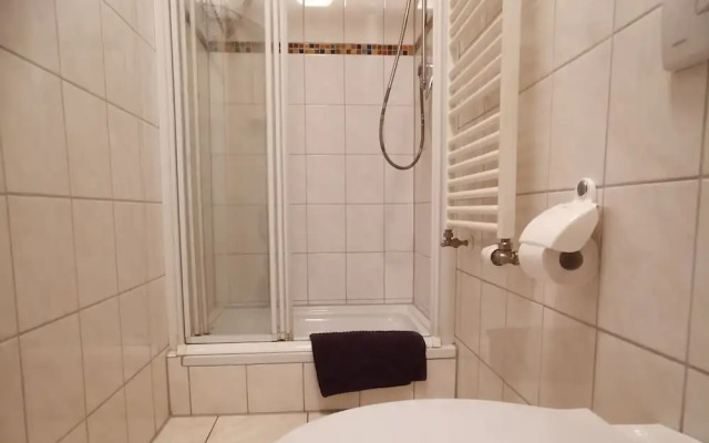 Charming 2-room Apartment Lakenear, Fewo am See