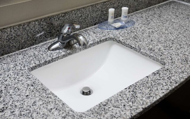 Americas Best Value Inn and Suites IAH Airport North