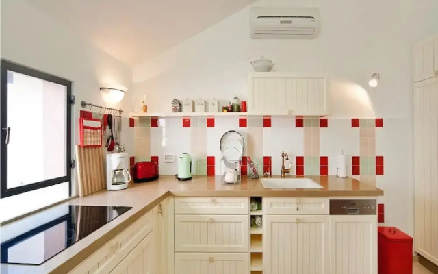 Charming Sunny Haven with Balcony by Sea N Rent