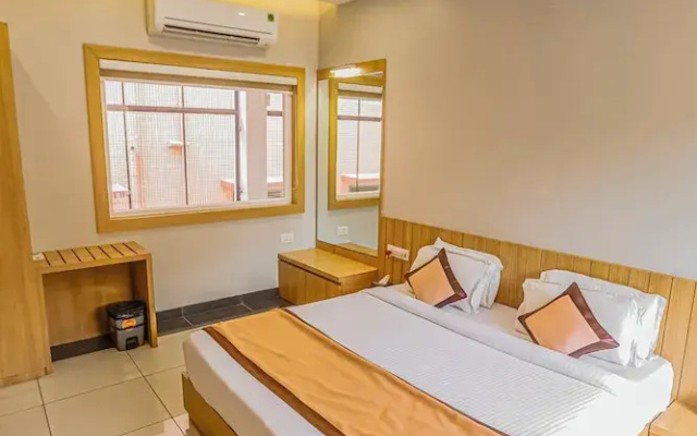 Hotel Mukut Mani Govardhan