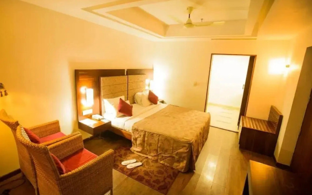 Hotel Devaragam