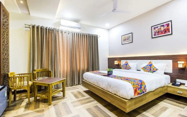 FabHotel The Royal CM Plaza