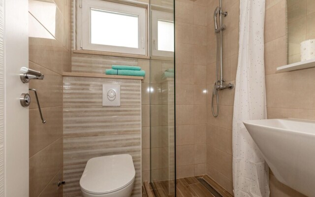 Stunning Apartment in Komarna With Wifi and 3 Bedrooms