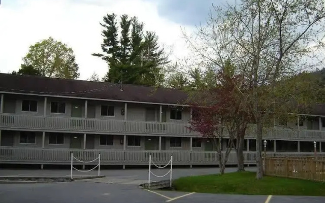 Lake George Suites