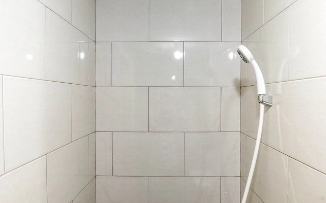 Modern Minimalist Studio Apartment At East Coast Mansion