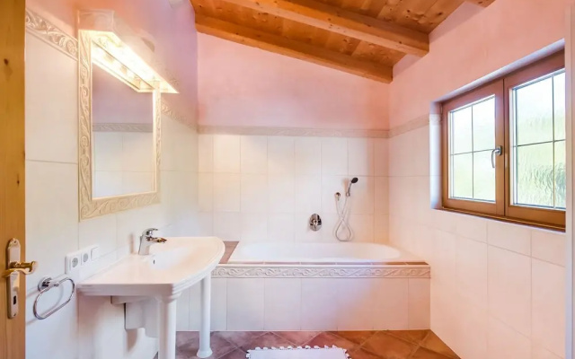 Elegant Apartment in Salvenberg with SkiWelft Hopfgarten