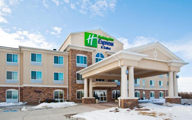 Holiday Inn Express & Suites Omaha I-80, an IHG Hotel