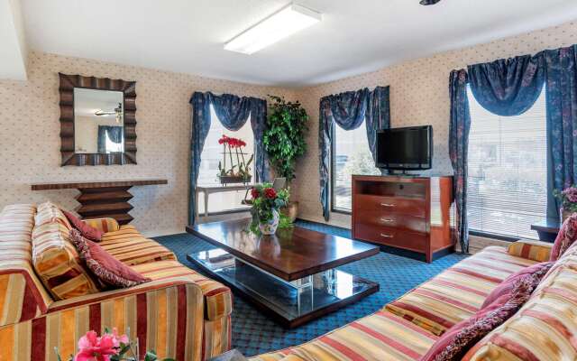 Econo Lodge Pearl