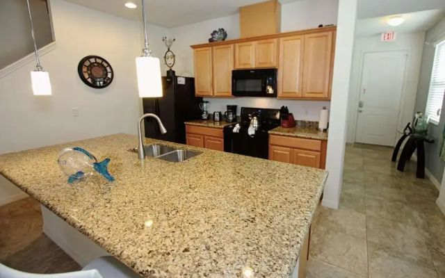 3207 Compass Bay
