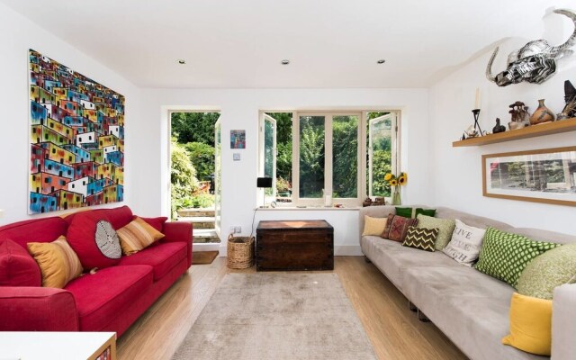 Charming 2BR garden flat in Clapham