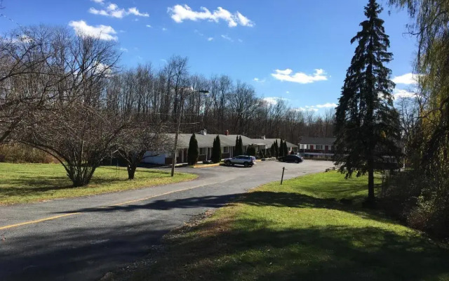 Budget Motor Inn - Mahopac