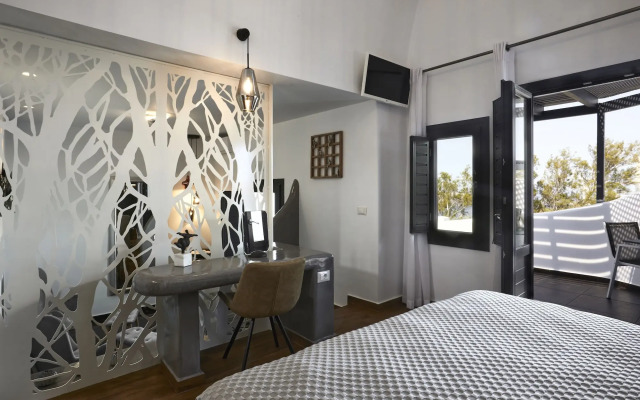 Oia Suites