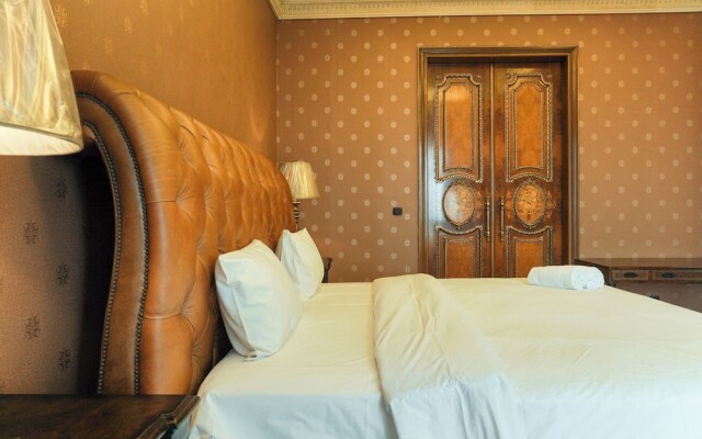 Luxurious And Strategic 4Br Da Vinci Apartment