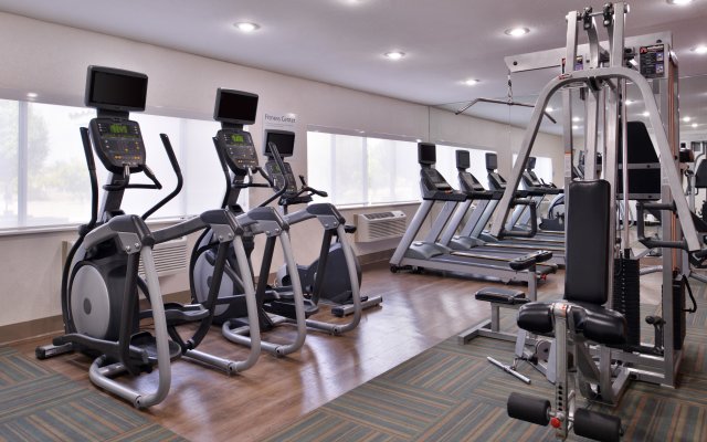 Holiday Inn Express Farmington - Bloomfield by IHG