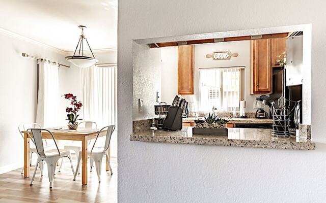 Sunscape Getaway 1BR by Casago